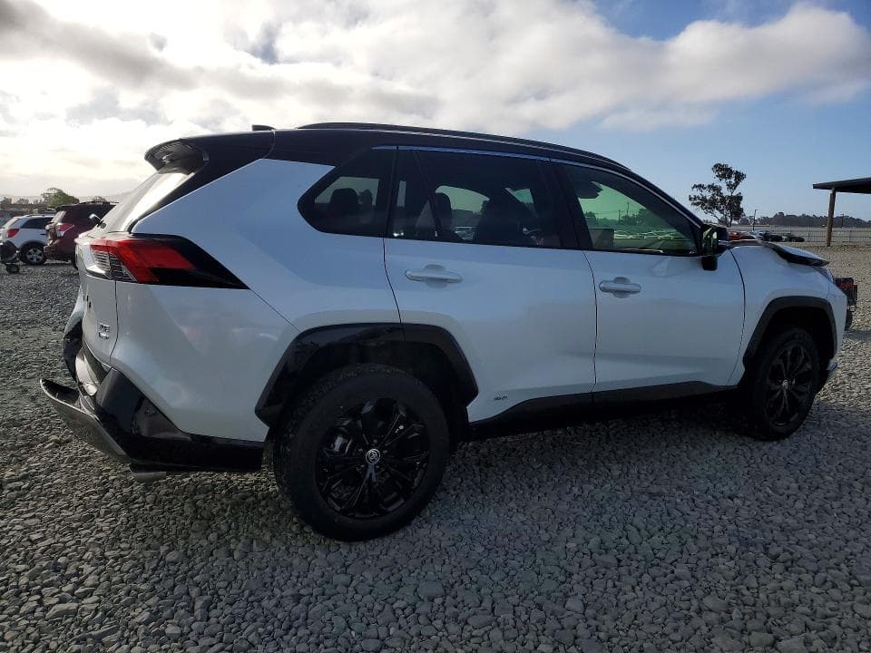2025 TOYOTA RAV4 XSE 3