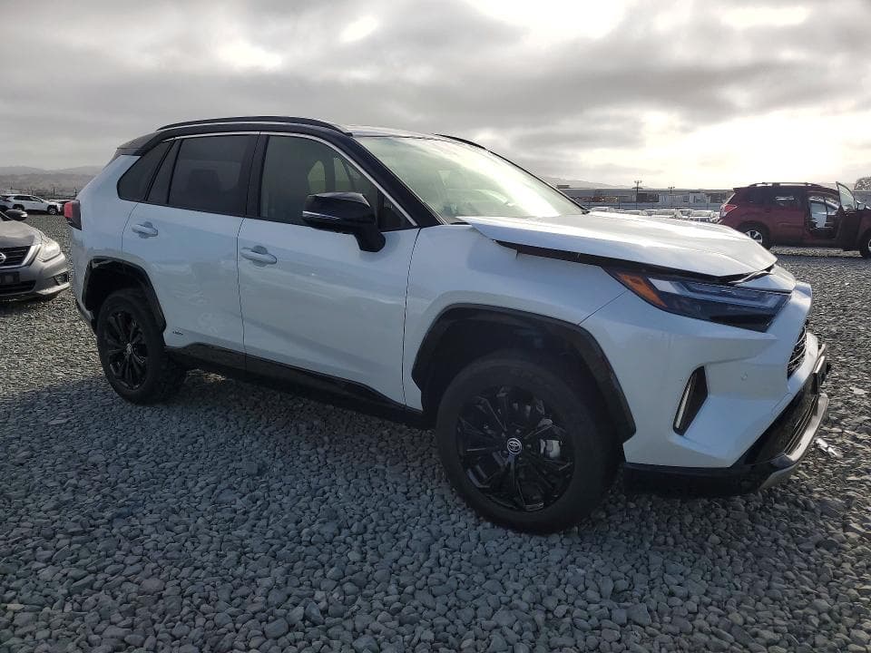2025 TOYOTA RAV4 XSE 4