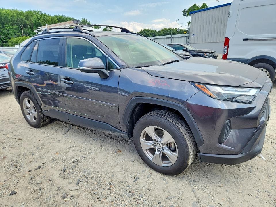2023 TOYOTA RAV4 HYBRID XLE 4