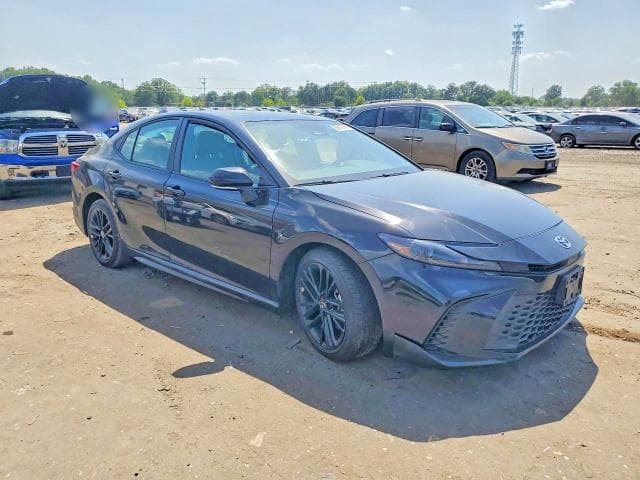 2025 TOYOTA CAMRY SE 4