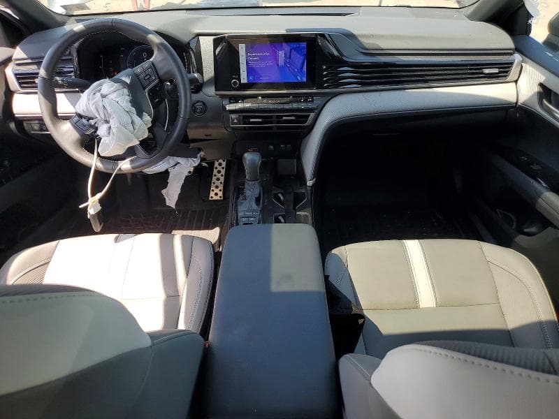 2025 TOYOTA CAMRY SE 8