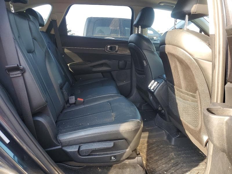 2021 KIA SORENTO S 11