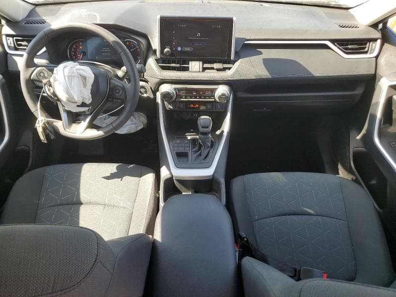 2025 TOYOTA RAV4 XLE XLE 8