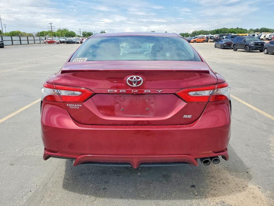 2018 TOYOTA CAMRY SE 6