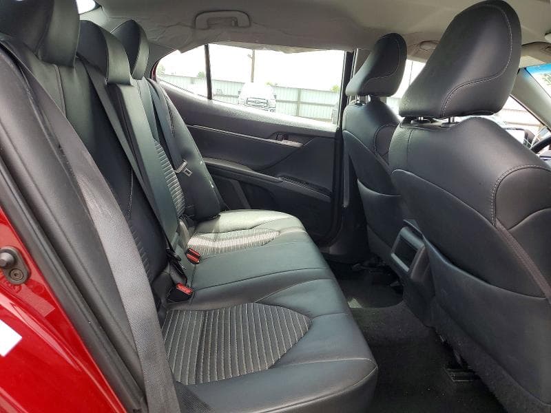 2018 TOYOTA CAMRY SE 10