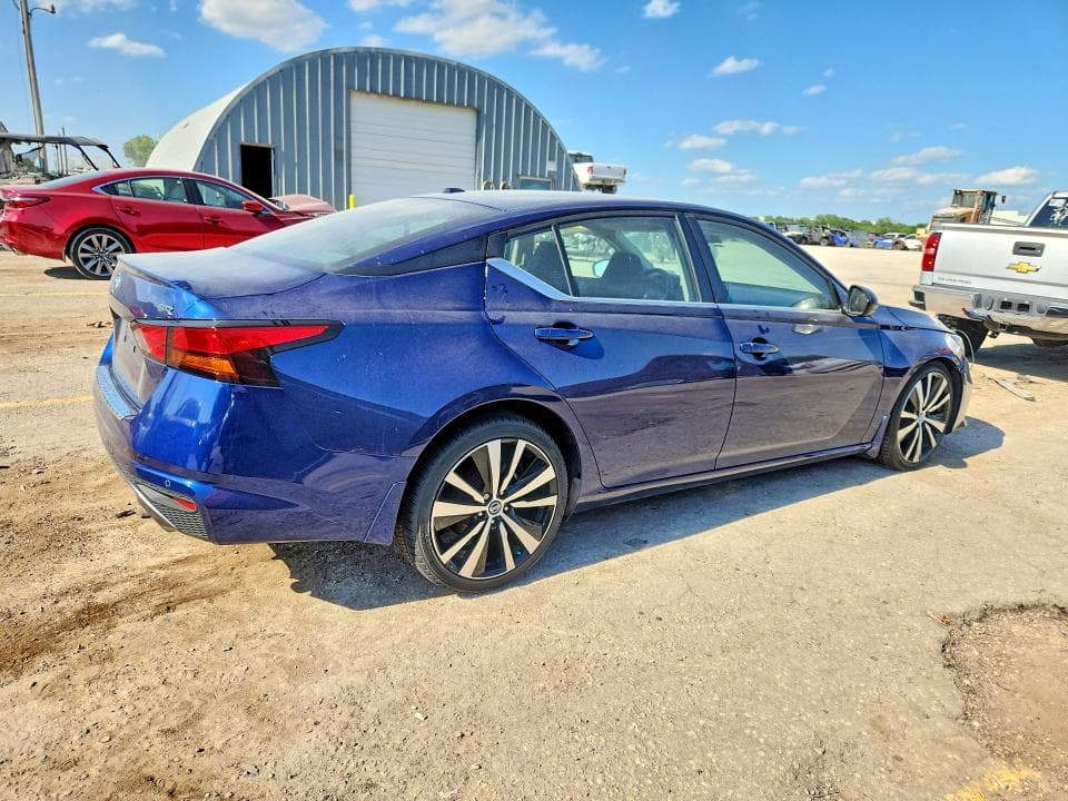 2022 NISSAN ALTIMA SR 3