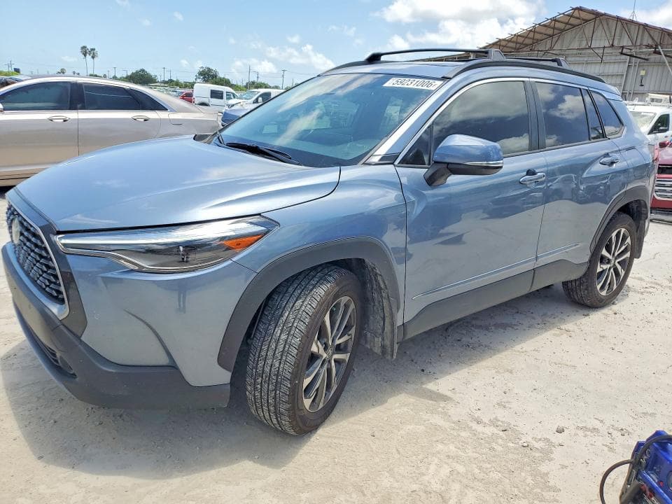 2024 TOYOTA COROLLA CROSS XLE - 1