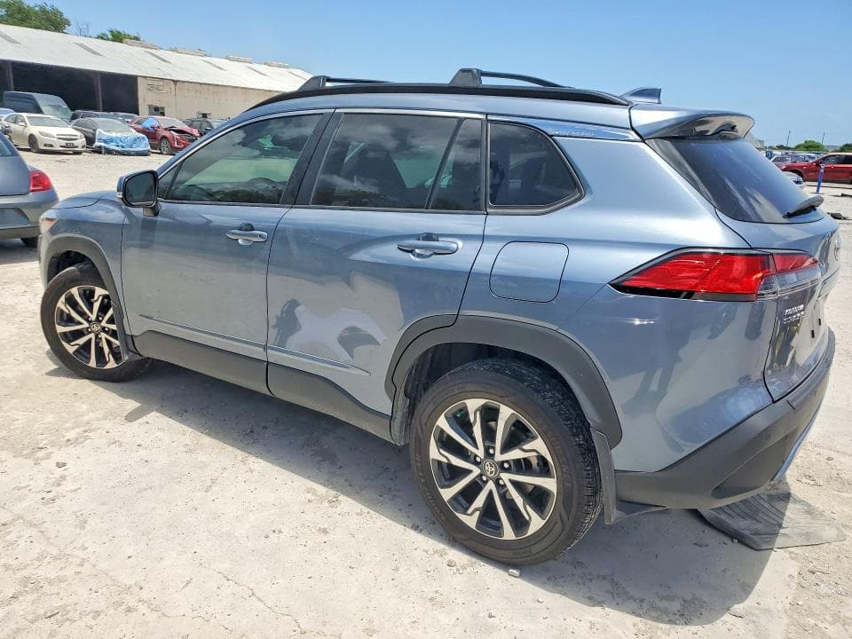 2024 TOYOTA COROLLA CROSS XLE 2