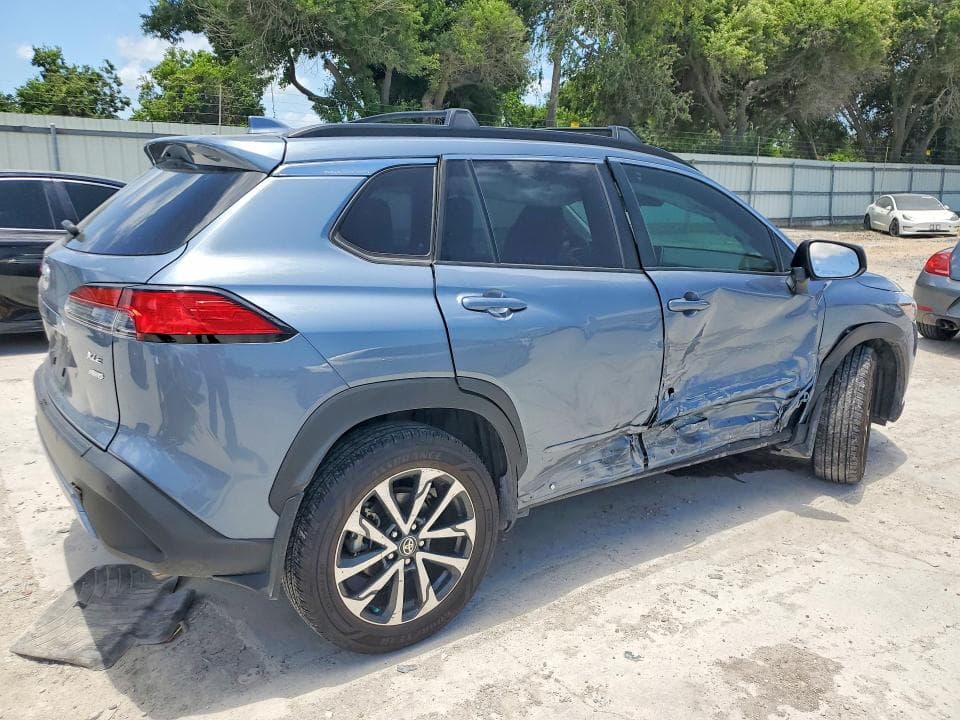 2024 TOYOTA COROLLA CROSS XLE 3