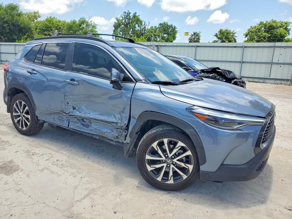 2024 TOYOTA COROLLA CROSS XLE 4