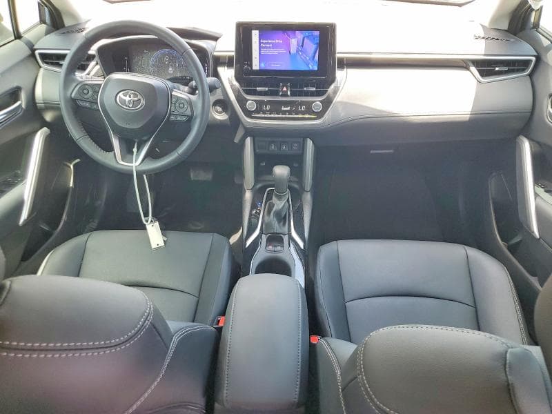 2024 TOYOTA COROLLA CROSS XLE 8