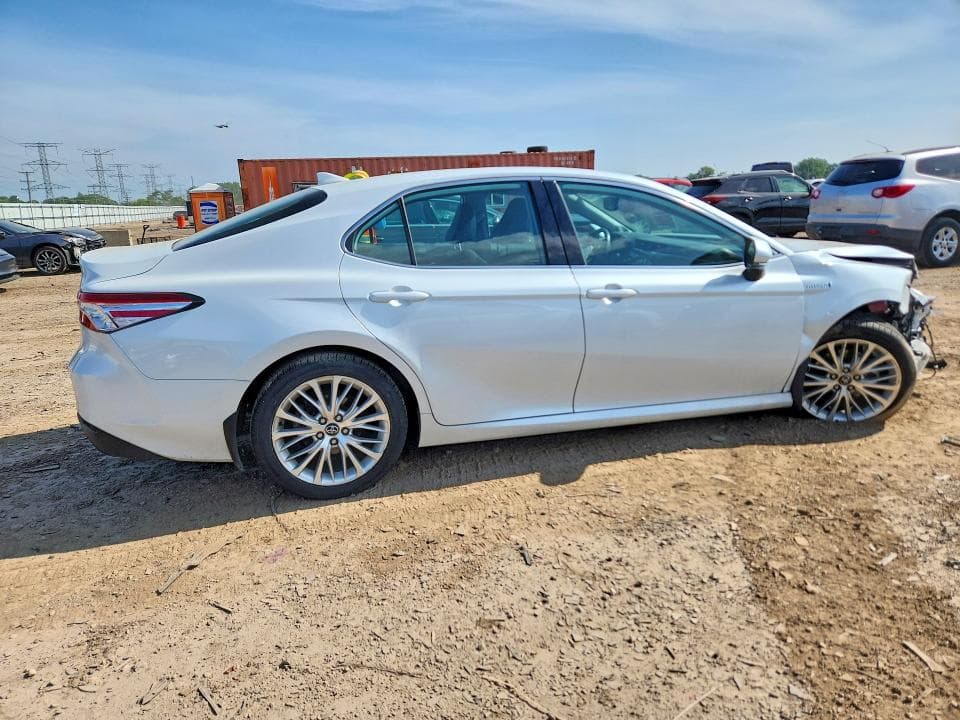2020 TOYOTA CAMRY XLE XLE 3