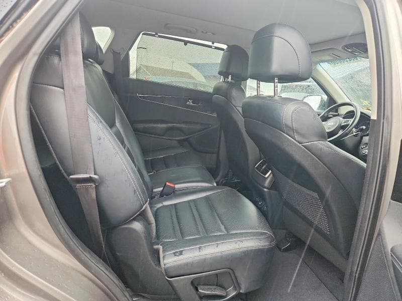 2017 KIA SORENTO EX 11