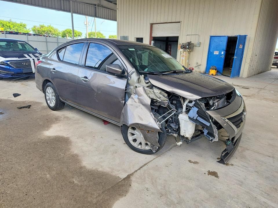 2017 NISSAN VERSA 1.6 SV 4