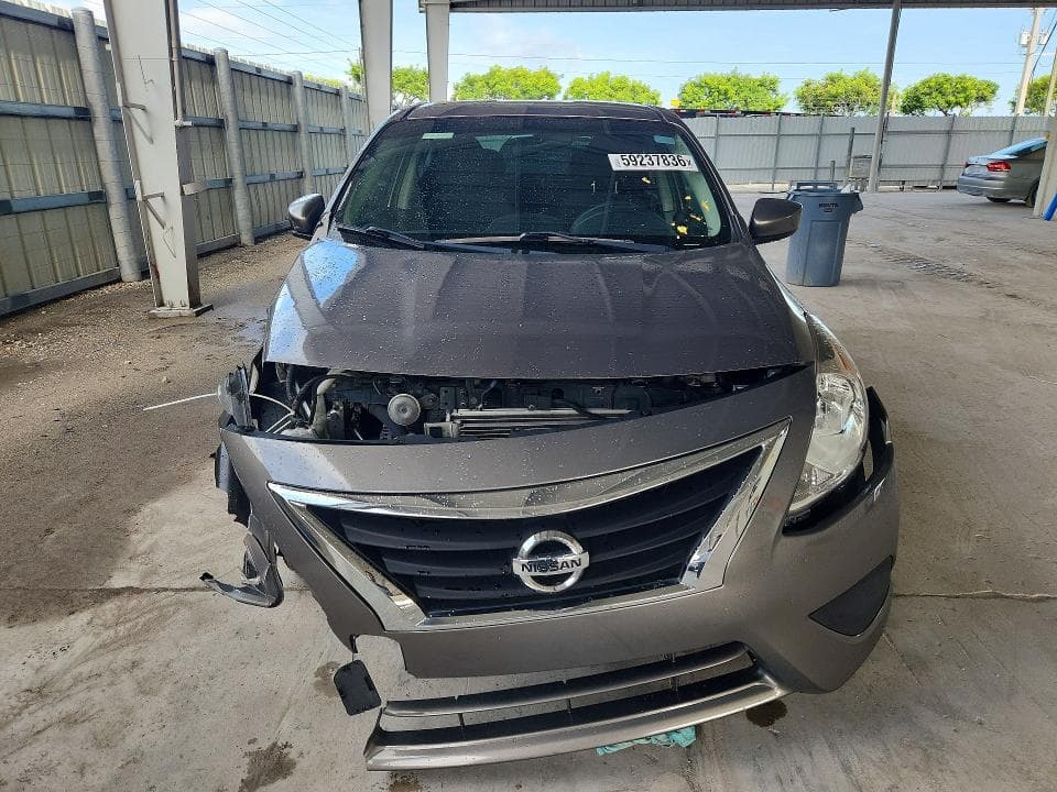 2017 NISSAN VERSA 1.6 SV 5