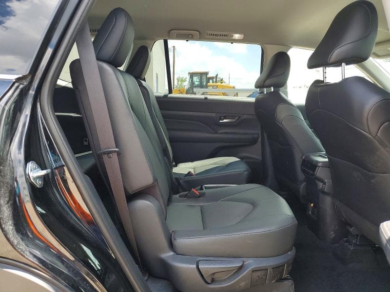 2025 TOYOTA GRAND HIGHLANDER XLE 11
