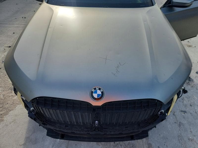 2022 BMW 750 XI 11