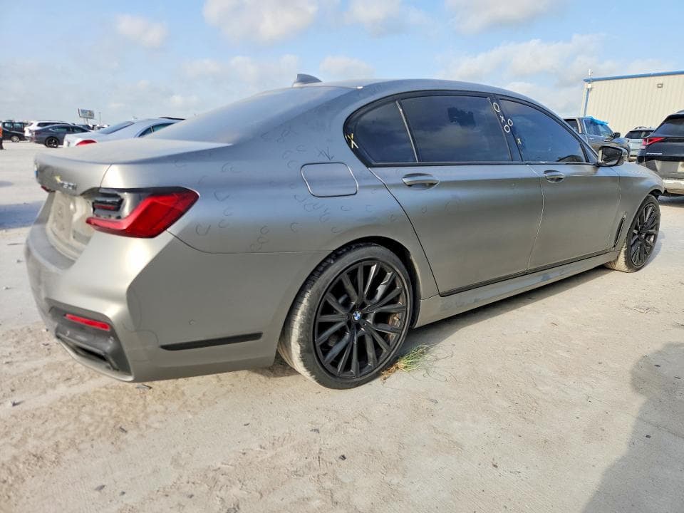 2022 BMW 750 XI 3