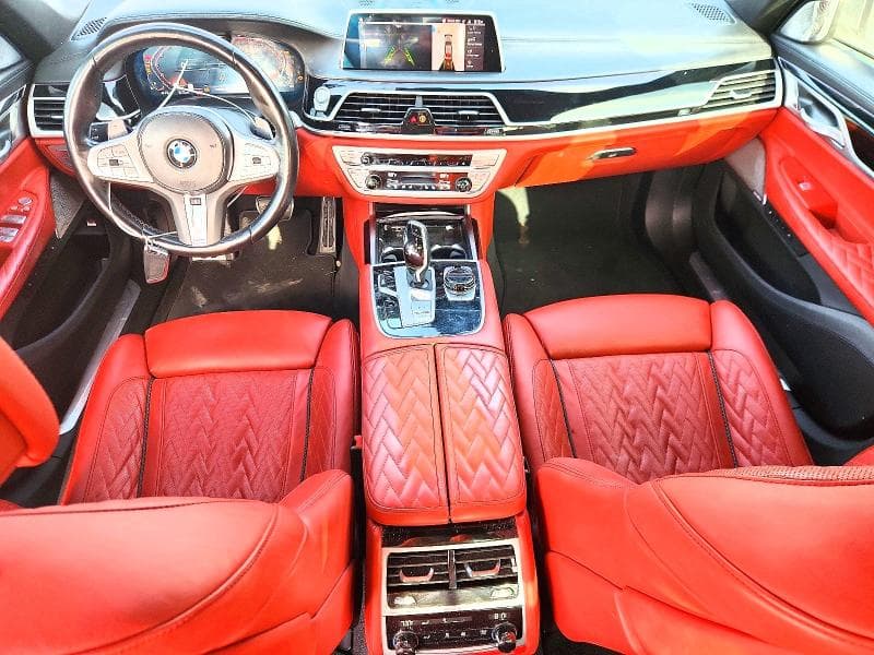 2022 BMW 750 XI 8