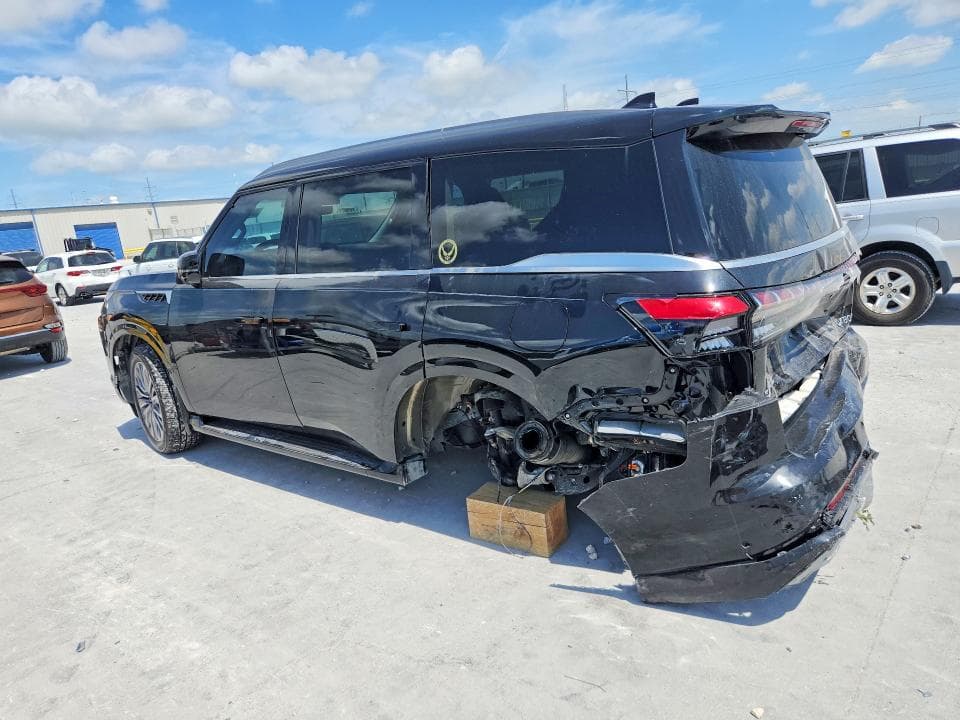 2025 INFINITI QX80 LUXE 2