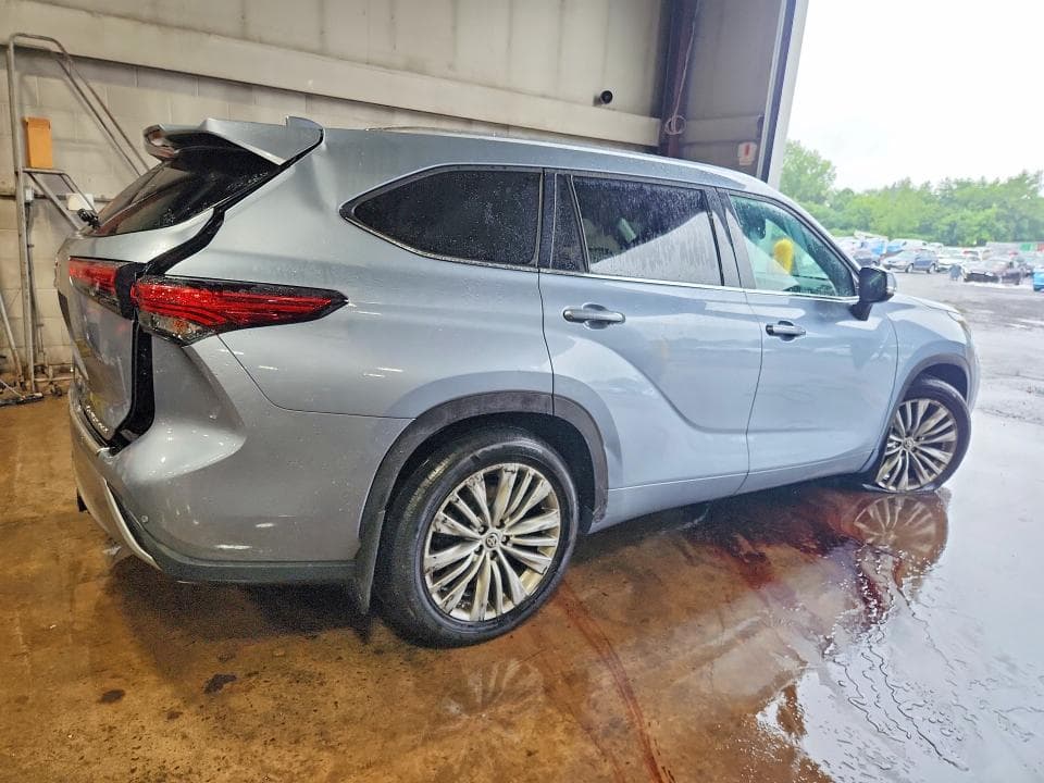 2021 TOYOTA HIGHLANDER PLATINUM 3