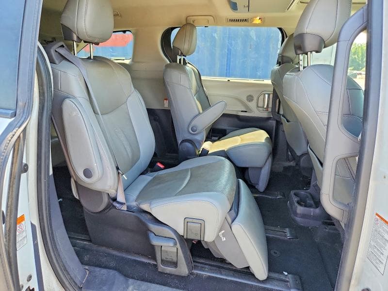 2022 TOYOTA SIENNA LIMITED 7-PASSENGER LIMITED 7-PASSENGER 11