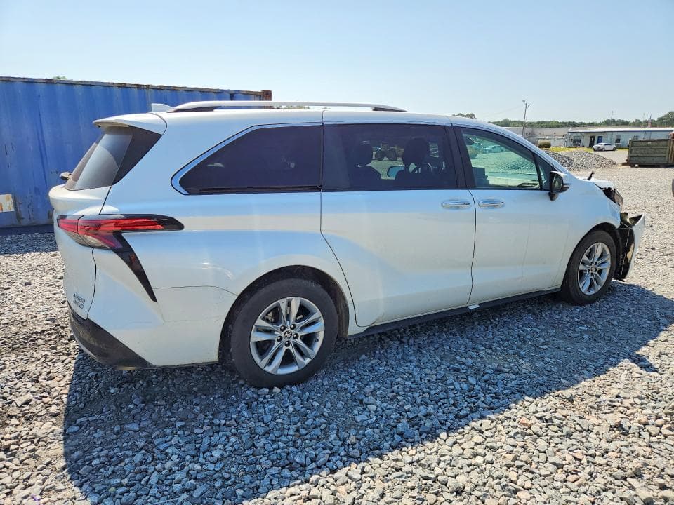 2022 TOYOTA SIENNA LIMITED 7-PASSENGER LIMITED 7-PASSENGER 3