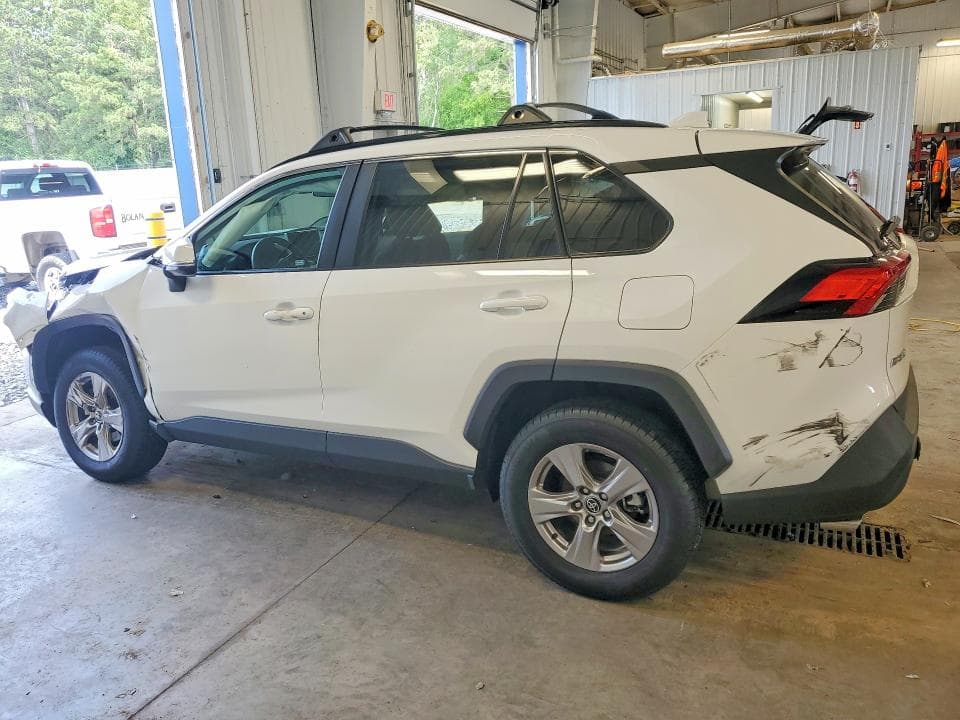 2023 TOYOTA RAV4 XLE 2