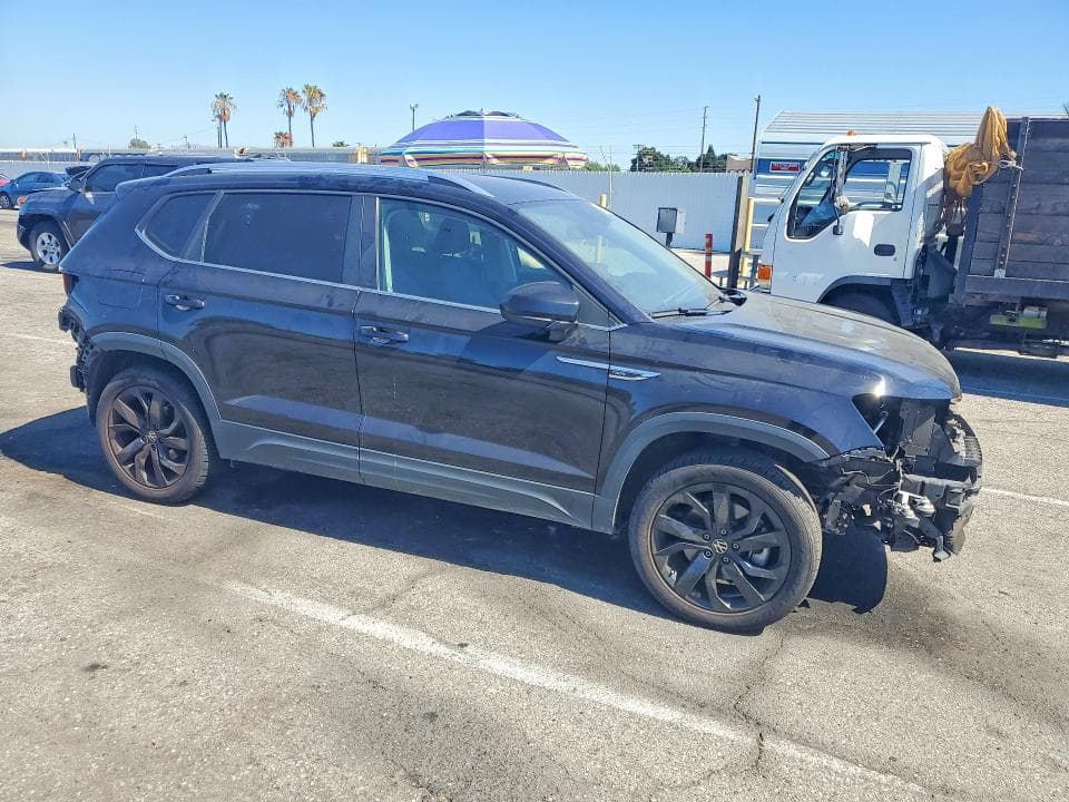 2022 VOLKSWAGEN TAOS SE 4