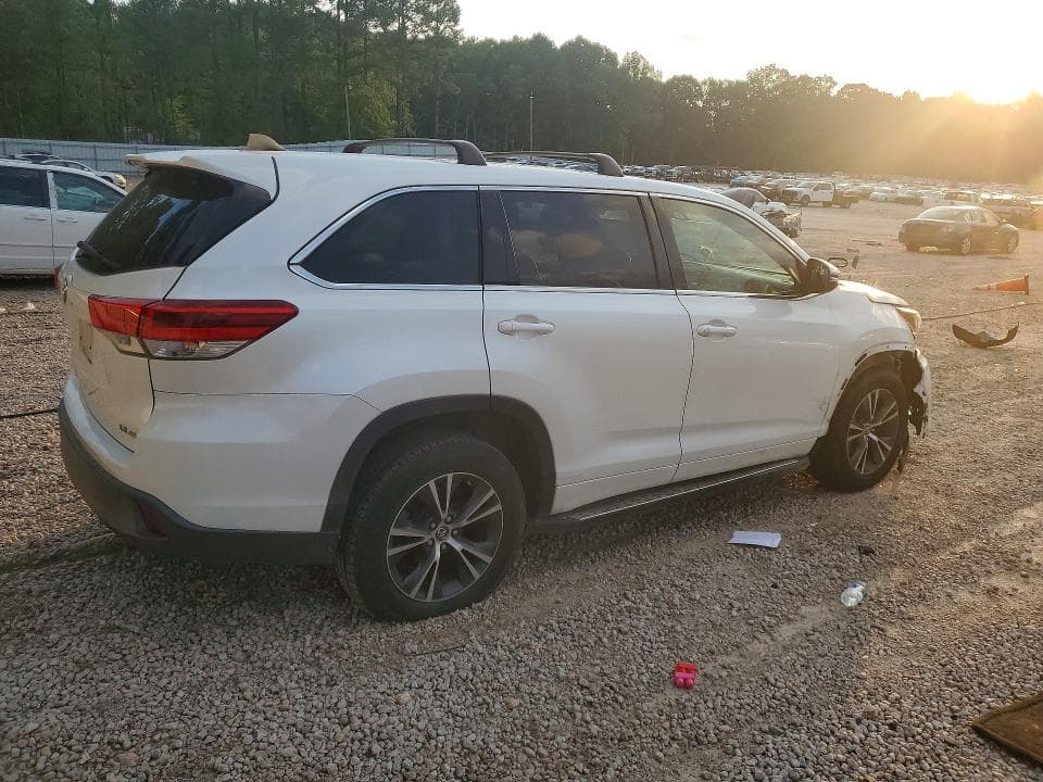 2017 TOYOTA HIGHLANDER LE PLUS 3