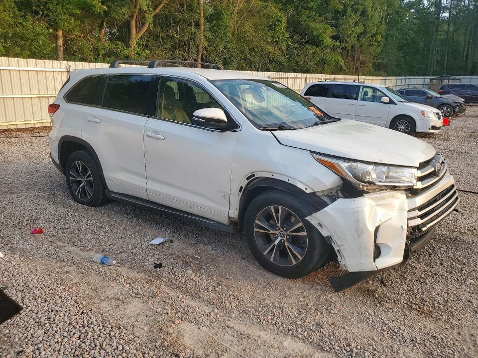 2017 TOYOTA HIGHLANDER LE PLUS 4