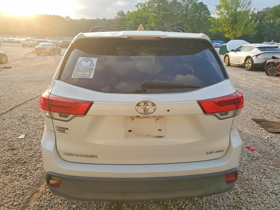 2017 TOYOTA HIGHLANDER LE PLUS 6