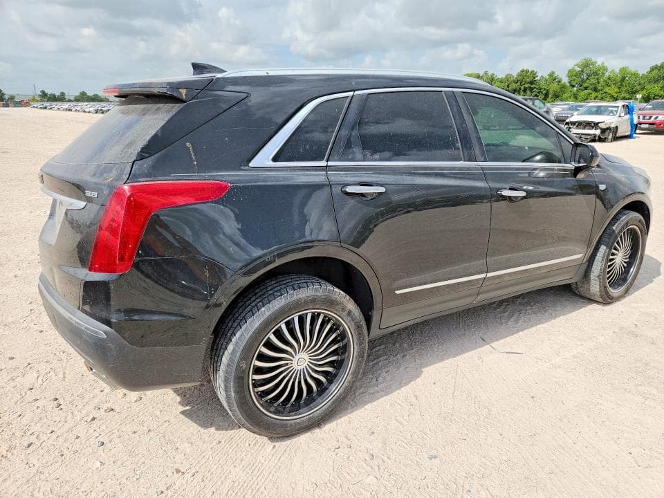 2017 CADILLAC XT5 3