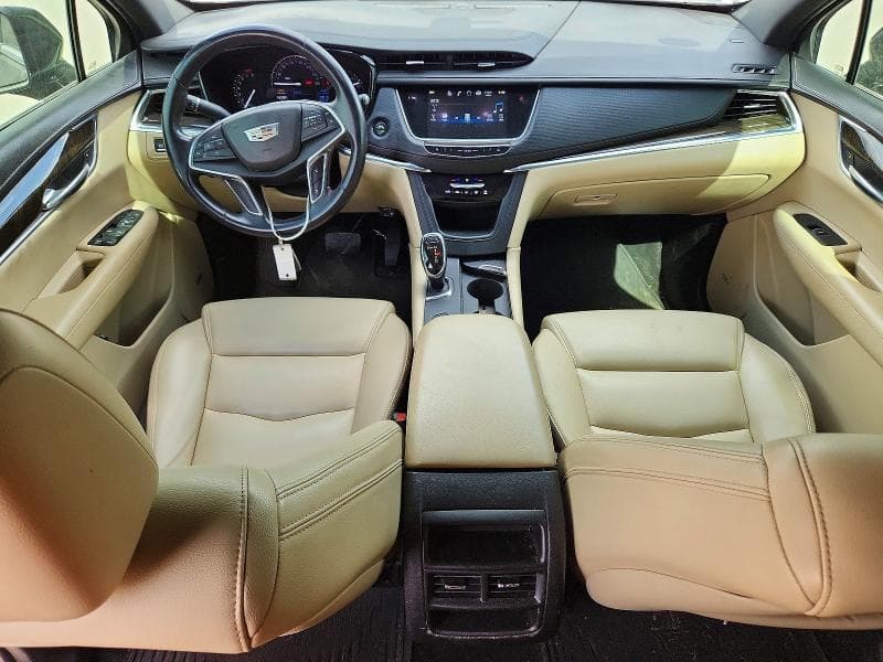 2017 CADILLAC XT5 8