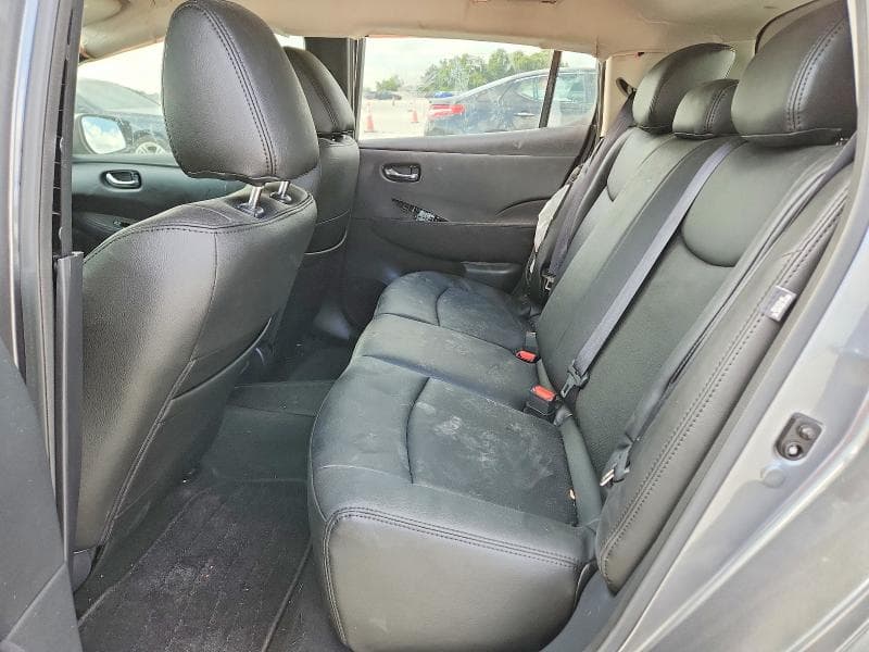 2020 NISSAN LEAF SV 10