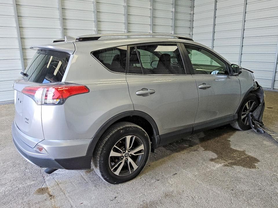 2018 TOYOTA RAV4 XLE 3