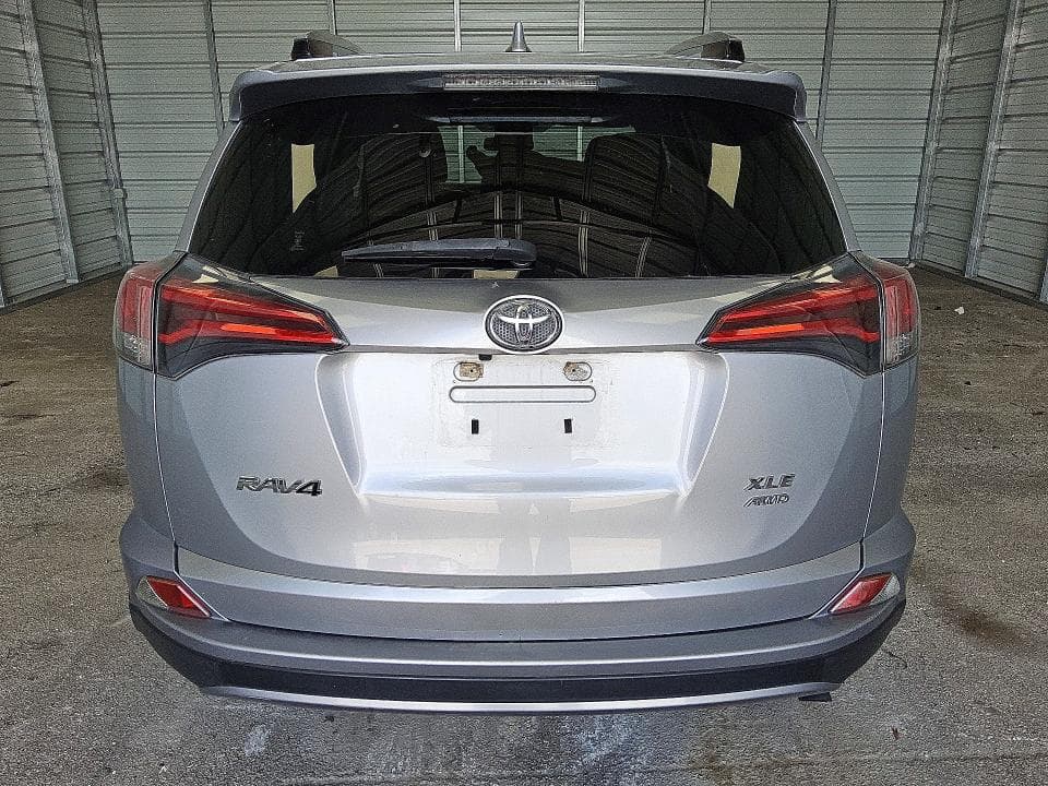 2018 TOYOTA RAV4 XLE 6