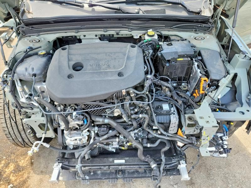 2025 VOLVO XC40 PLUS PLUS 12