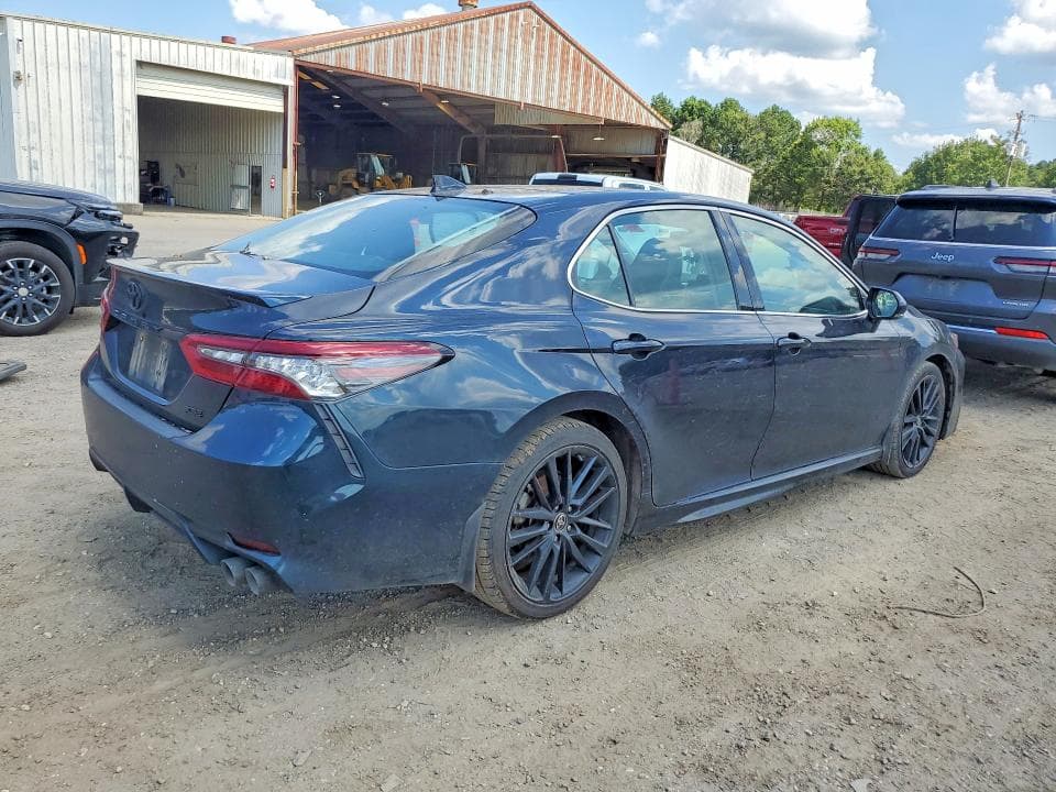 2021 TOYOTA CAMRY XSE 3