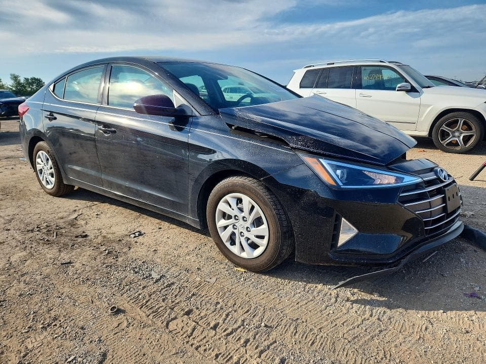 2019 HYUNDAI ELANTRA SE 4