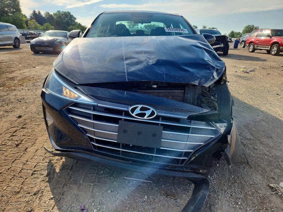 2019 HYUNDAI ELANTRA SE 5