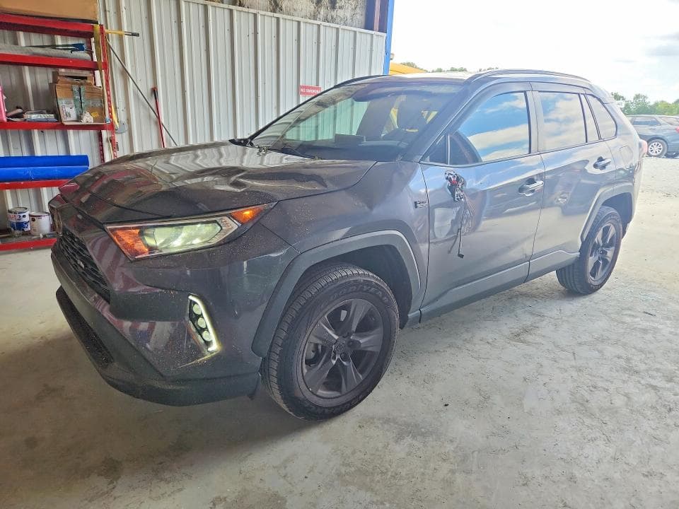 2020 TOYOTA RAV4 XLE 1
