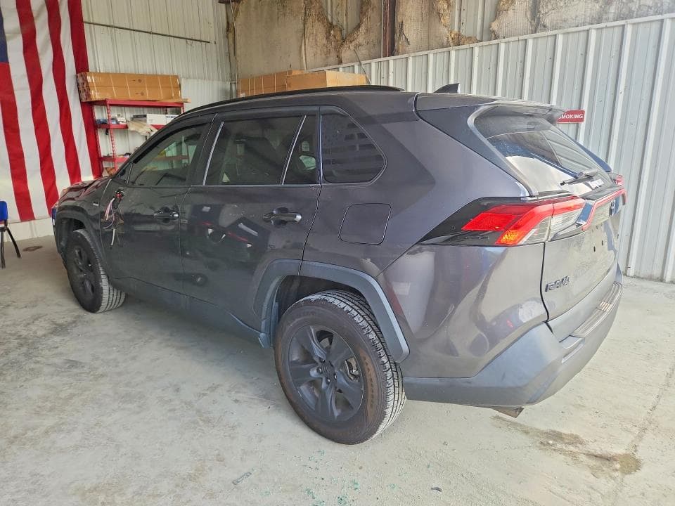 2020 TOYOTA RAV4 XLE 2