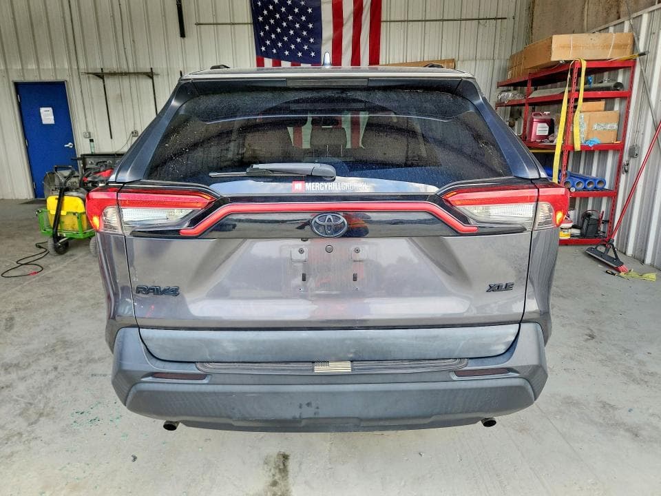 2020 TOYOTA RAV4 XLE 6