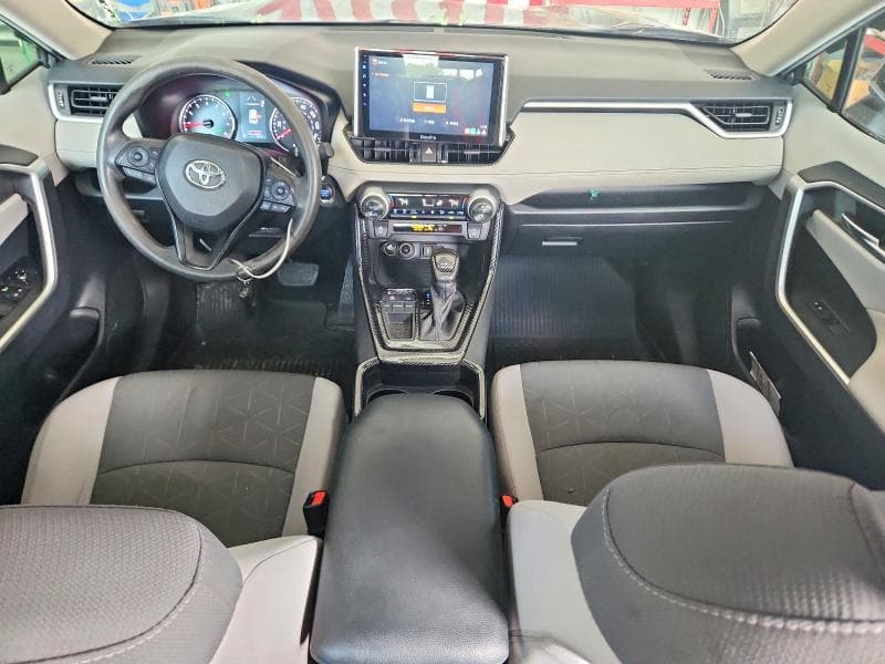 2020 TOYOTA RAV4 XLE 8