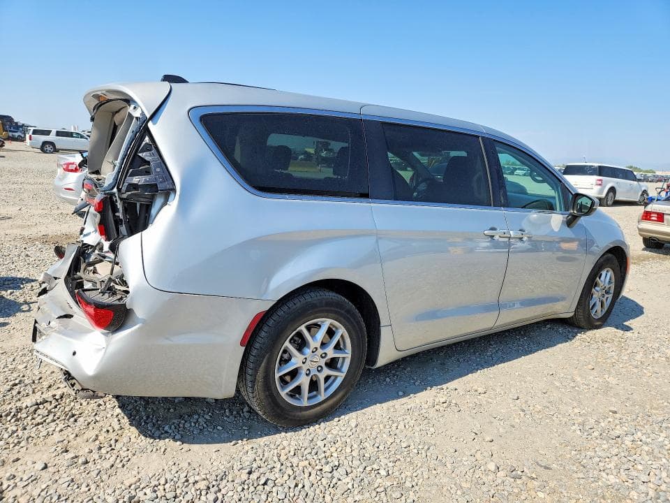 2023 CHRYSLER PACIFICA TOURING L 3