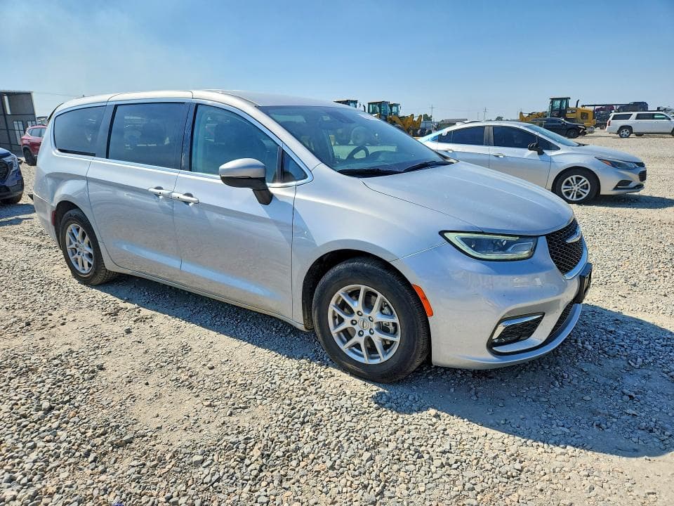2023 CHRYSLER PACIFICA TOURING L 4