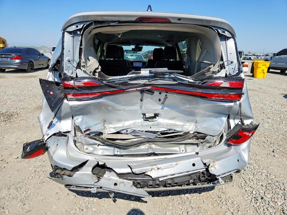 2023 CHRYSLER PACIFICA TOURING L 6