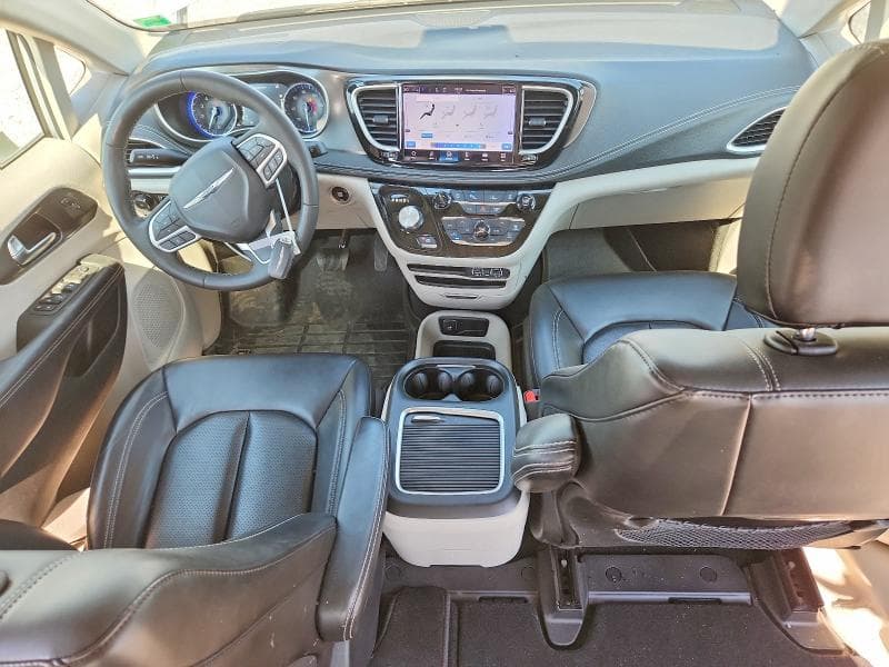 2023 CHRYSLER PACIFICA TOURING L 8