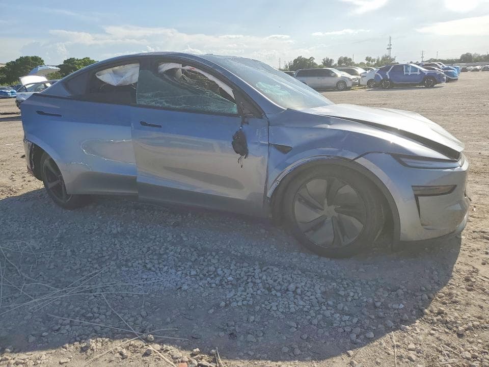 2026 TESLA MODEL Y 4